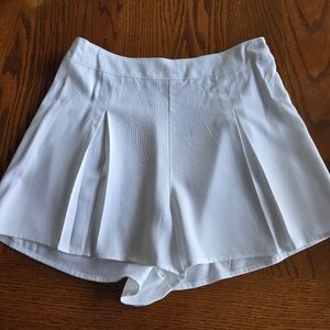 Abercrombie and Fitch pleated linen shorts. Size 6.